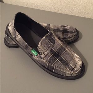 Women’s Sanuks size 8